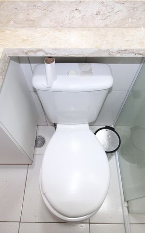 Casa à venda com 85m², 2 quartos e 2 vagasBanheiro Suíte 1