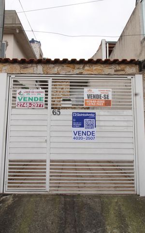 Casa à venda com 85m², 2 quartos e 2 vagasFachada