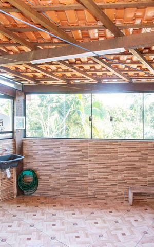 Casa à venda com 167m², 6 quartos e 1 vagaÁrea de Serviço