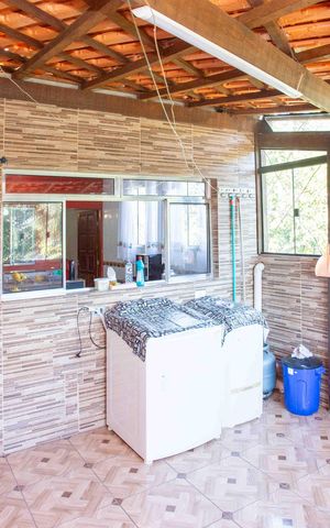 Casa à venda com 167m², 6 quartos e 1 vagaÁrea de Serviço