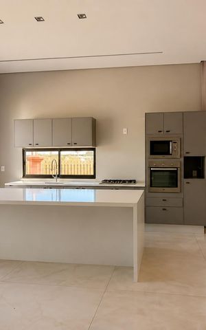 Casa de condomínio à venda com 343m², 3 quartos e 2 vagas Casa de condomínio à venda com 343m², 3 quartos e 2 vagasCozinha