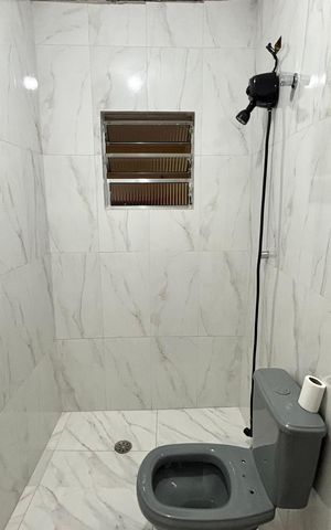 Casa para alugar com 50m², 2 quartos e 1 vaga Casa para alugar com 50m², 2 quartos e 1 vagaBanheiro social