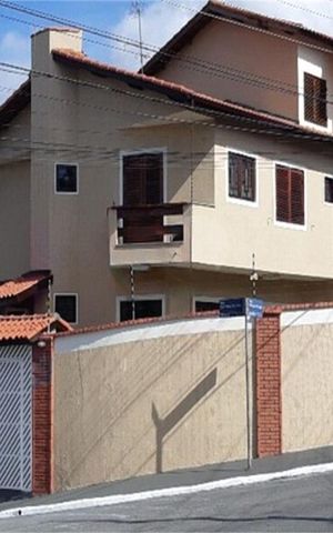 Casa à venda com 164m², 3 quartos e 3 vagas