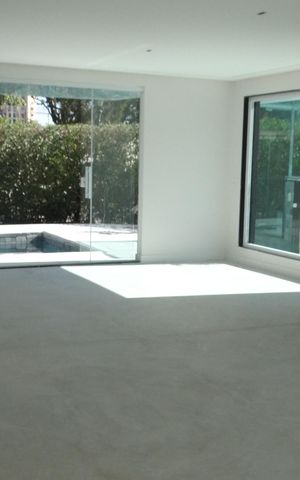Casa de condomínio à venda com 384m², 7 quartos e 3 vagasSala