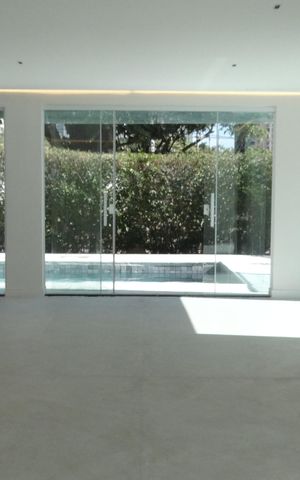 Casa de condomínio à venda com 384m², 7 quartos e 3 vagasSala