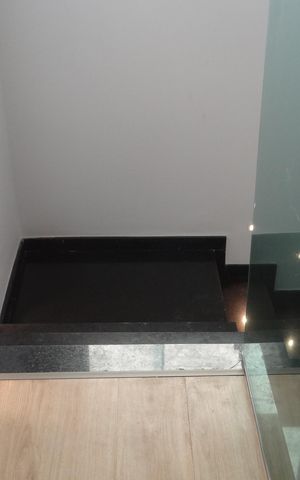 Casa de condomínio à venda com 384m², 7 quartos e 3 vagasEscada