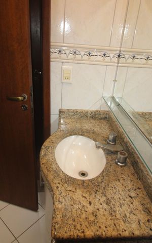 Casa à venda com 207m², 3 quartos e 4 vagasQuarto 2 - Banheiro