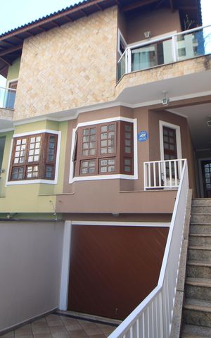 Casa à venda com 207m², 3 quartos e 4 vagasGaragem