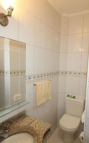 Casa à venda com 207m², 3 quartos e 4 vagasQuarto 2 - Banheiro