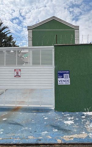 Casa à venda com 70m², 2 quartos e 1 vaga Casa à venda com 70m², 2 quartos e 1 vagaFachada