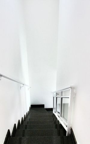 Casa à venda com 70m², 2 quartos e 1 vaga Casa à venda com 70m², 2 quartos e 1 vagaEscada