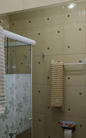 Casa à venda com 96m², 2 quartos e 1 vagaBanheiro piso superior