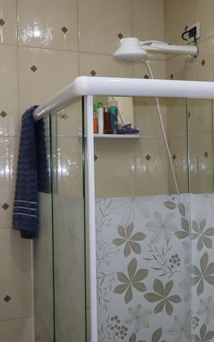 Casa à venda com 96m², 2 quartos e 1 vagaBanheiro piso superior