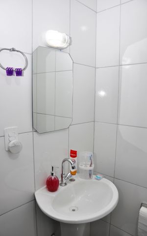 Casa à venda com 90m², 2 quartos e 1 vaga Casa à venda com 90m², 2 quartos e 1 vagaDetalhe - Banheiro Social