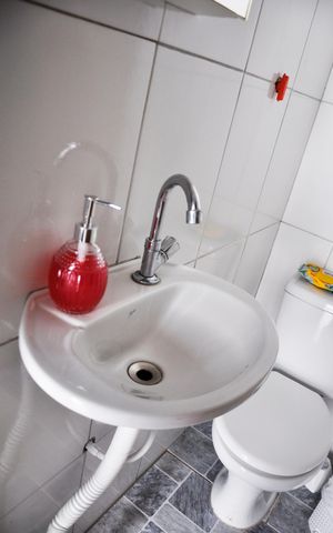 Casa à venda com 90m², 2 quartos e 1 vaga Casa à venda com 90m², 2 quartos e 1 vagaBanheiro Social Externo