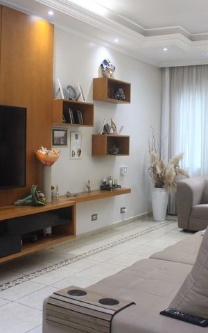 Casa à venda com 250m², 3 quartos e 2 vagasSala