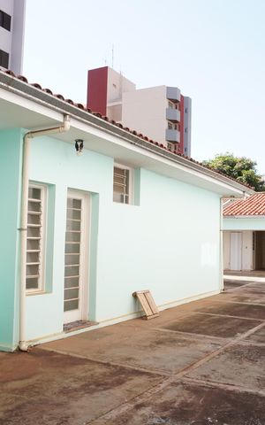 Casa para alugar com 240m², 4 quartos e 4 vagasCorredor exterior 1