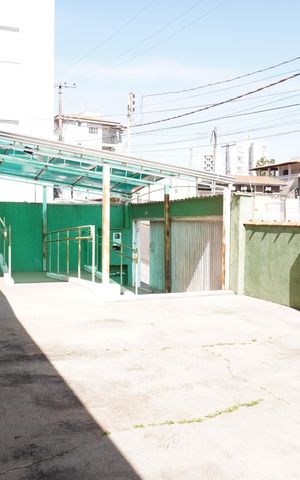 Casa para alugar com 240m², 4 quartos e 4 vagasEntrada