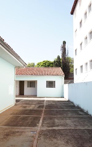 Casa para alugar com 240m², 4 quartos e 4 vagasCorredor exterior 1