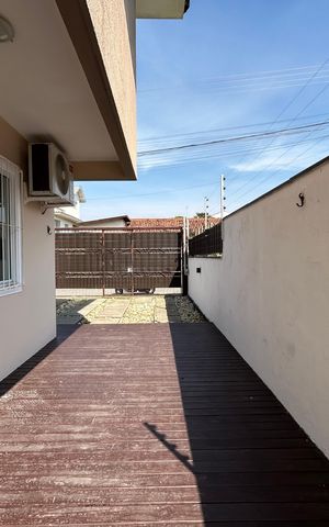 Casa para alugar com 145m², 3 quartos e 2 vagas Casa para alugar com 145m², 3 quartos e 2 vagasHall de entrada