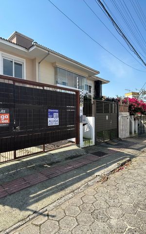 Casa para alugar com 145m², 3 quartos e 2 vagas Casa para alugar com 145m², 3 quartos e 2 vagasFachada