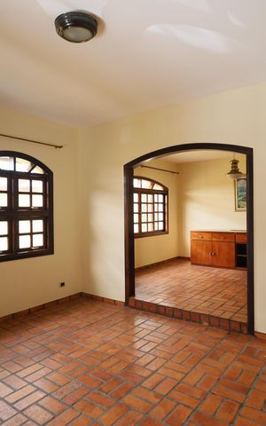 Casa à venda com 320m², 5 quartos e 4 vagasSala