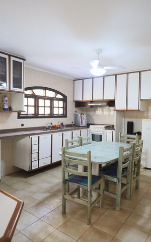 Casa à venda com 320m², 5 quartos e 4 vagasCozinha