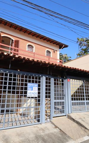 Casa à venda com 320m², 5 quartos e 4 vagasFachada