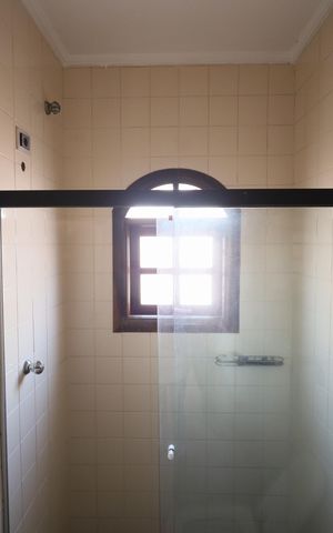 Casa à venda com 320m², 5 quartos e 4 vagasBanheiro da Suíte 4