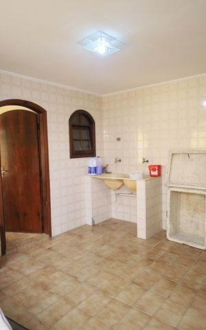 Casa à venda com 320m², 5 quartos e 4 vagasÁrea de Serviço