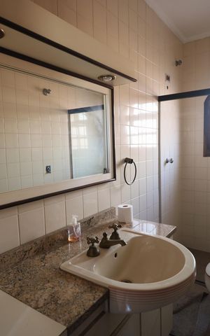 Casa à venda com 320m², 5 quartos e 4 vagasBanheiro da Suíte 4