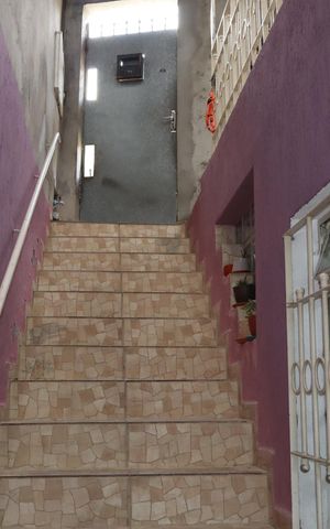 Casa à venda com 86m², 5 quartos e 1 vagaEscada