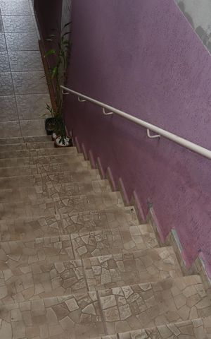 Casa à venda com 86m², 5 quartos e 1 vagaEscada