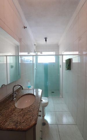 Casa à venda com 180m², 3 quartos e 2 vagasQuarto 1 - Suíte Banheiro 