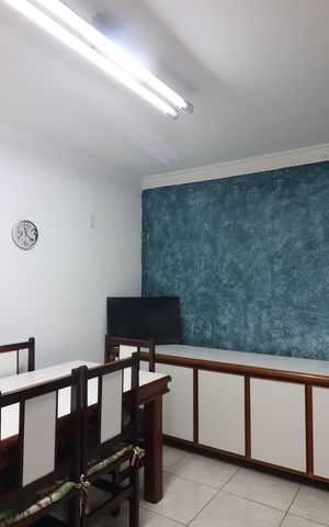 Casa à venda com 180m², 3 quartos e 2 vagasCopa/Cozinha 