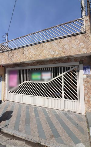 Casa à venda com 180m², 3 quartos e 2 vagasFachada