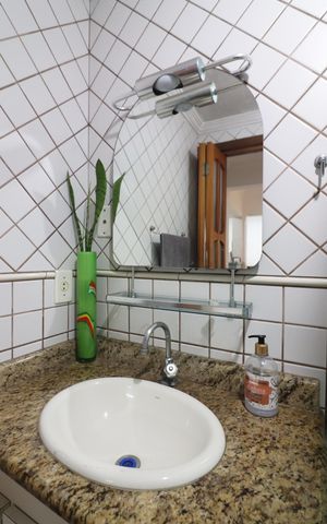 Casa à venda com 180m², 3 quartos e 2 vagasBanheiro Social 2