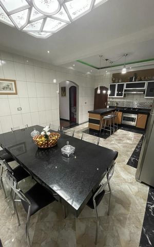 Casa à venda com 260m², 4 quartos e 5 vagas Casa à venda com 260m², 4 quartos e 5 vagasCozinha