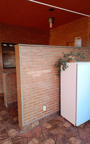 Casa à venda com 260m², 4 quartos e 5 vagas Casa à venda com 260m², 4 quartos e 5 vagasÁrea externa