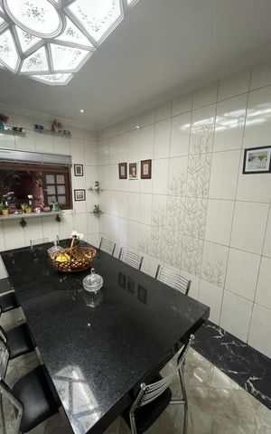 Casa à venda com 260m², 4 quartos e 5 vagas Casa à venda com 260m², 4 quartos e 5 vagasCozinha