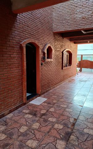 Casa à venda com 260m², 4 quartos e 5 vagas Casa à venda com 260m², 4 quartos e 5 vagasÁrea externa