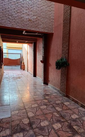 Casa à venda com 260m², 4 quartos e 5 vagas Casa à venda com 260m², 4 quartos e 5 vagasÁrea externa
