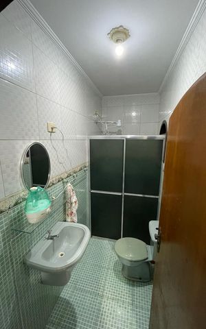 Casa à venda com 260m², 4 quartos e 5 vagas Casa à venda com 260m², 4 quartos e 5 vagasBanheiro