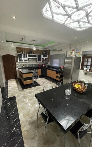 Casa à venda com 260m², 4 quartos e 5 vagas Casa à venda com 260m², 4 quartos e 5 vagasCozinhaCozinha