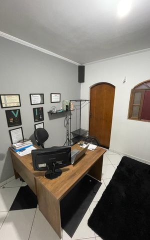 Casa à venda com 260m², 4 quartos e 5 vagas Casa à venda com 260m², 4 quartos e 5 vagasQuarto