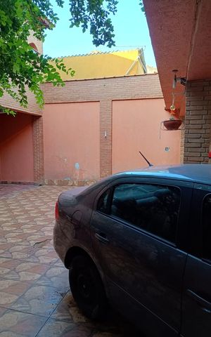 Casa à venda com 260m², 4 quartos e 5 vagas Casa à venda com 260m², 4 quartos e 5 vagasÁrea externa