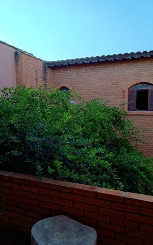 Casa à venda com 260m², 4 quartos e 5 vagas Casa à venda com 260m², 4 quartos e 5 vagasÁrea externa