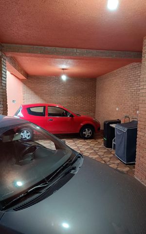 Casa à venda com 260m², 4 quartos e 5 vagas Casa à venda com 260m², 4 quartos e 5 vagasÁrea externa