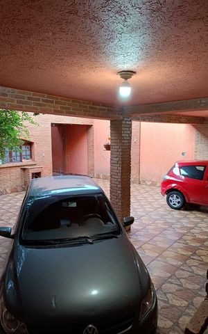 Casa à venda com 260m², 4 quartos e 5 vagas Casa à venda com 260m², 4 quartos e 5 vagasÁrea externa