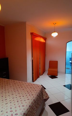 Casa à venda com 260m², 4 quartos e 5 vagas Casa à venda com 260m², 4 quartos e 5 vagasQuarto